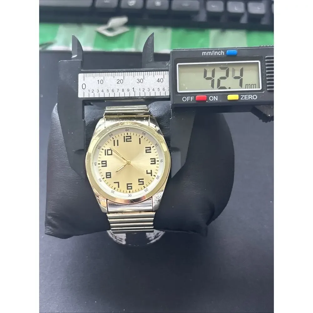 Unbranded gold tone